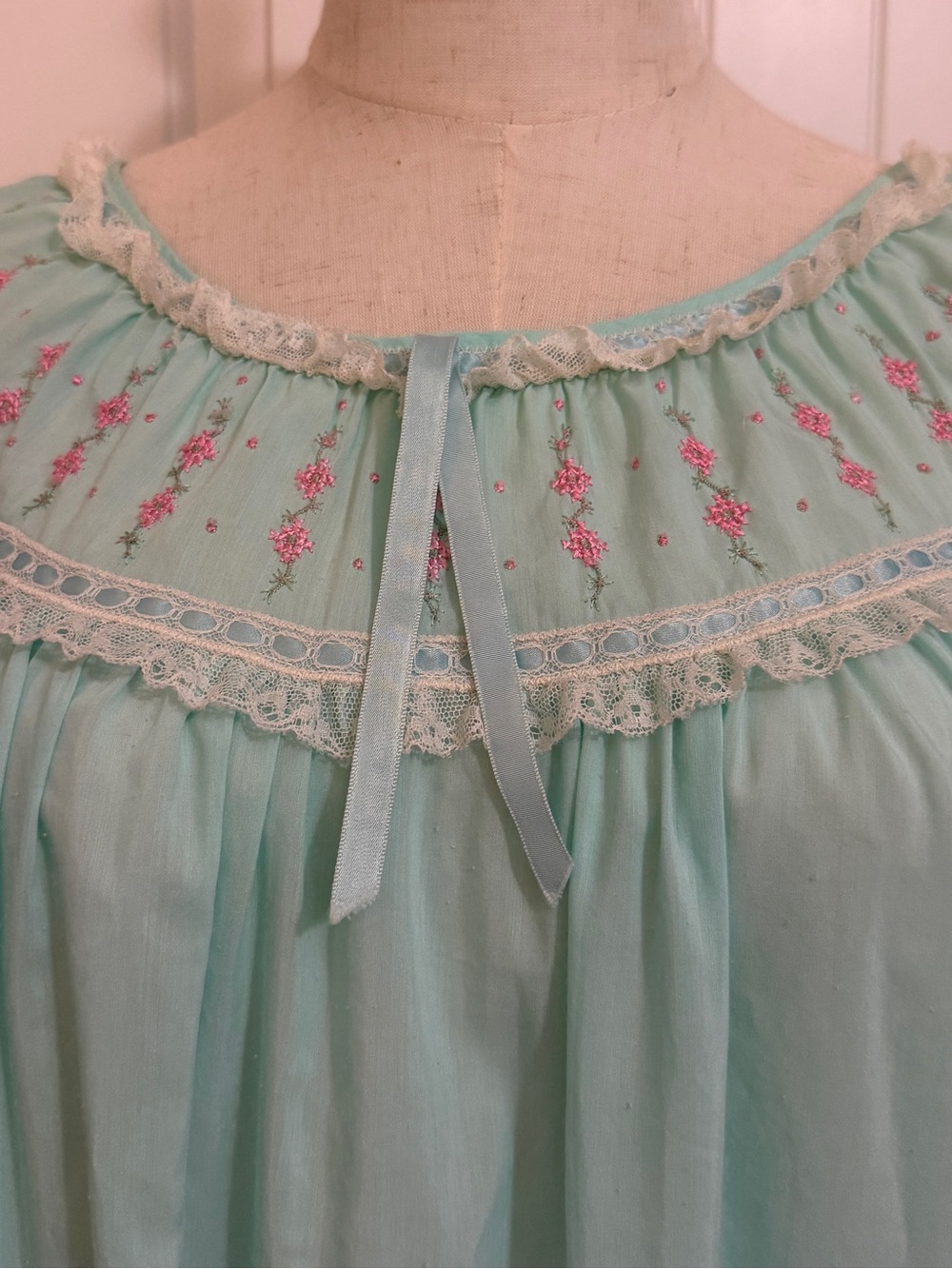 Melissa by Barbizon Vintage Light Aqua Nightgown with Delicate Lace Yoke Sz Med - Picture 4 of 17